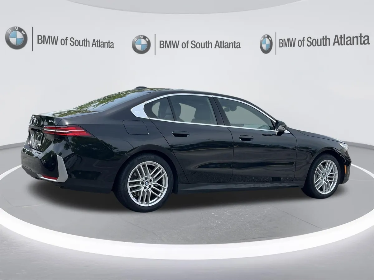 2025 BMW 5 Series 530i thumbnail 26