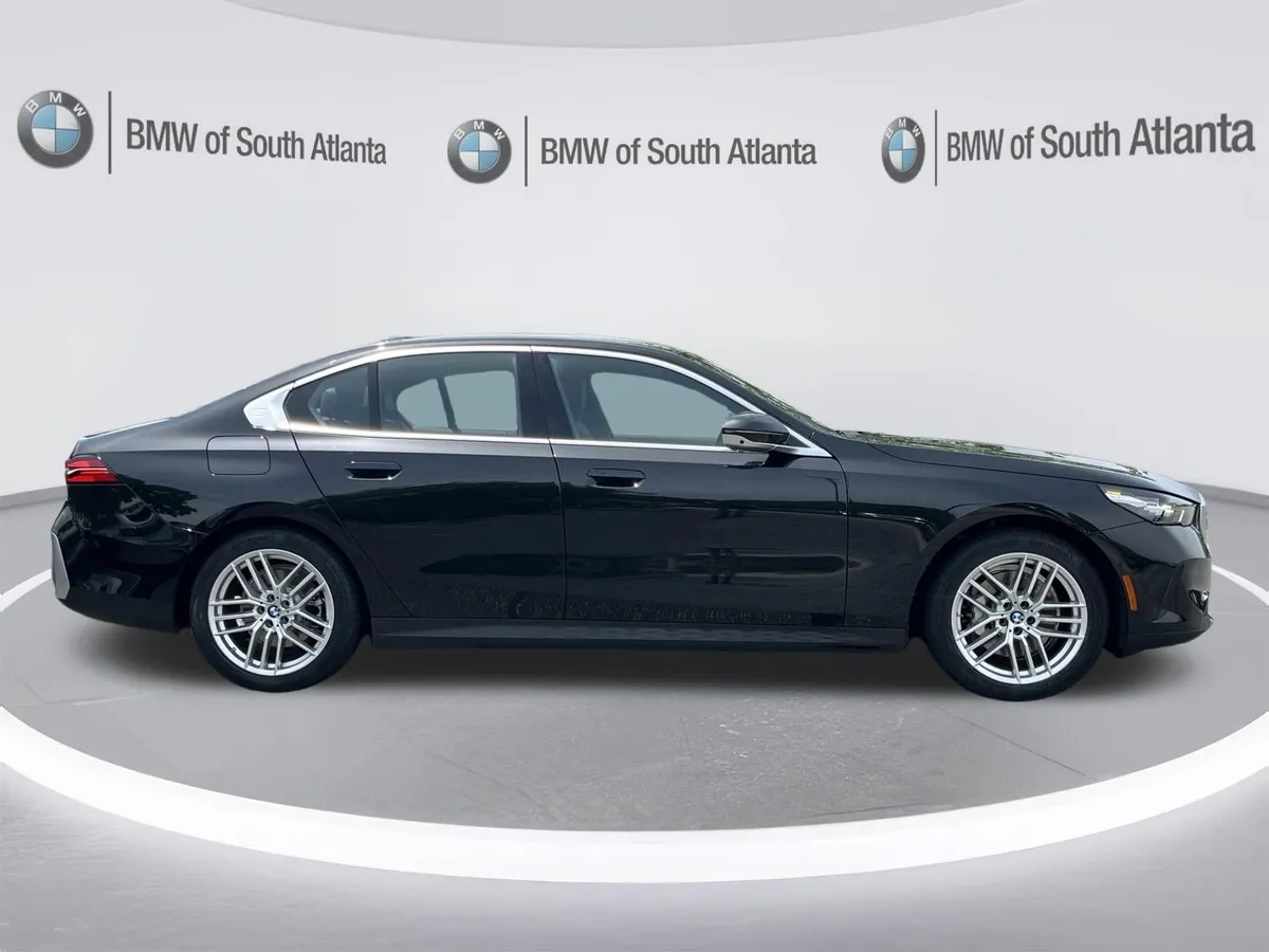 2025 BMW 5 Series 530i thumbnail 27