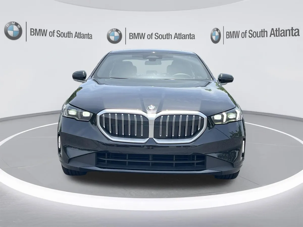 2025 BMW 5 Series 530i thumbnail 28