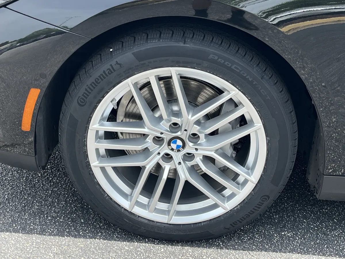 2025 BMW 5 Series 530i thumbnail 29