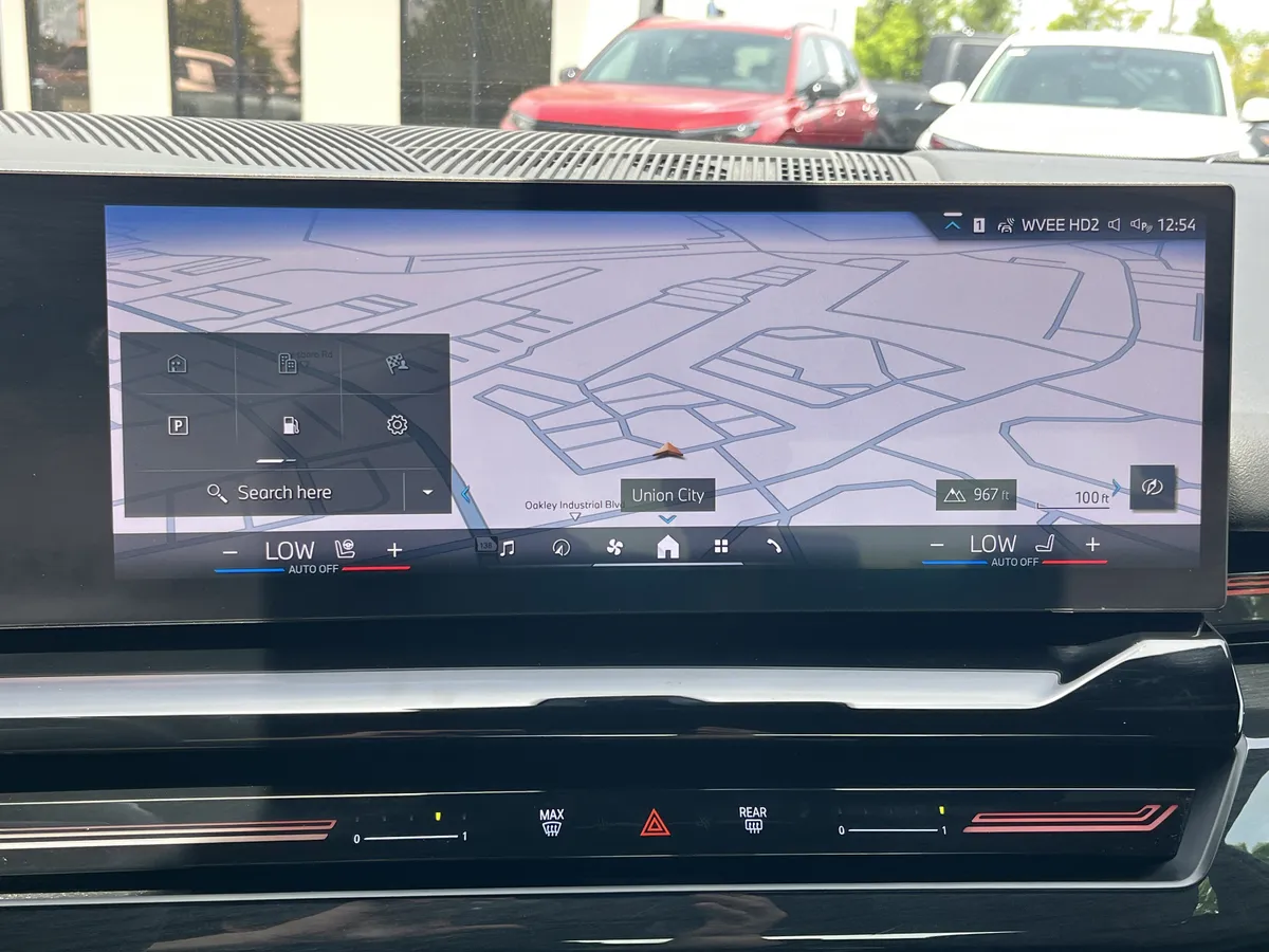 2025 BMW 5 Series 530i thumbnail 6