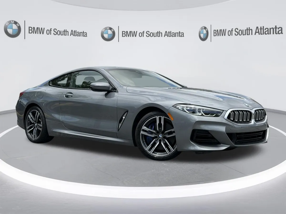 2025 BMW 8 Series 840i thumbnail 2