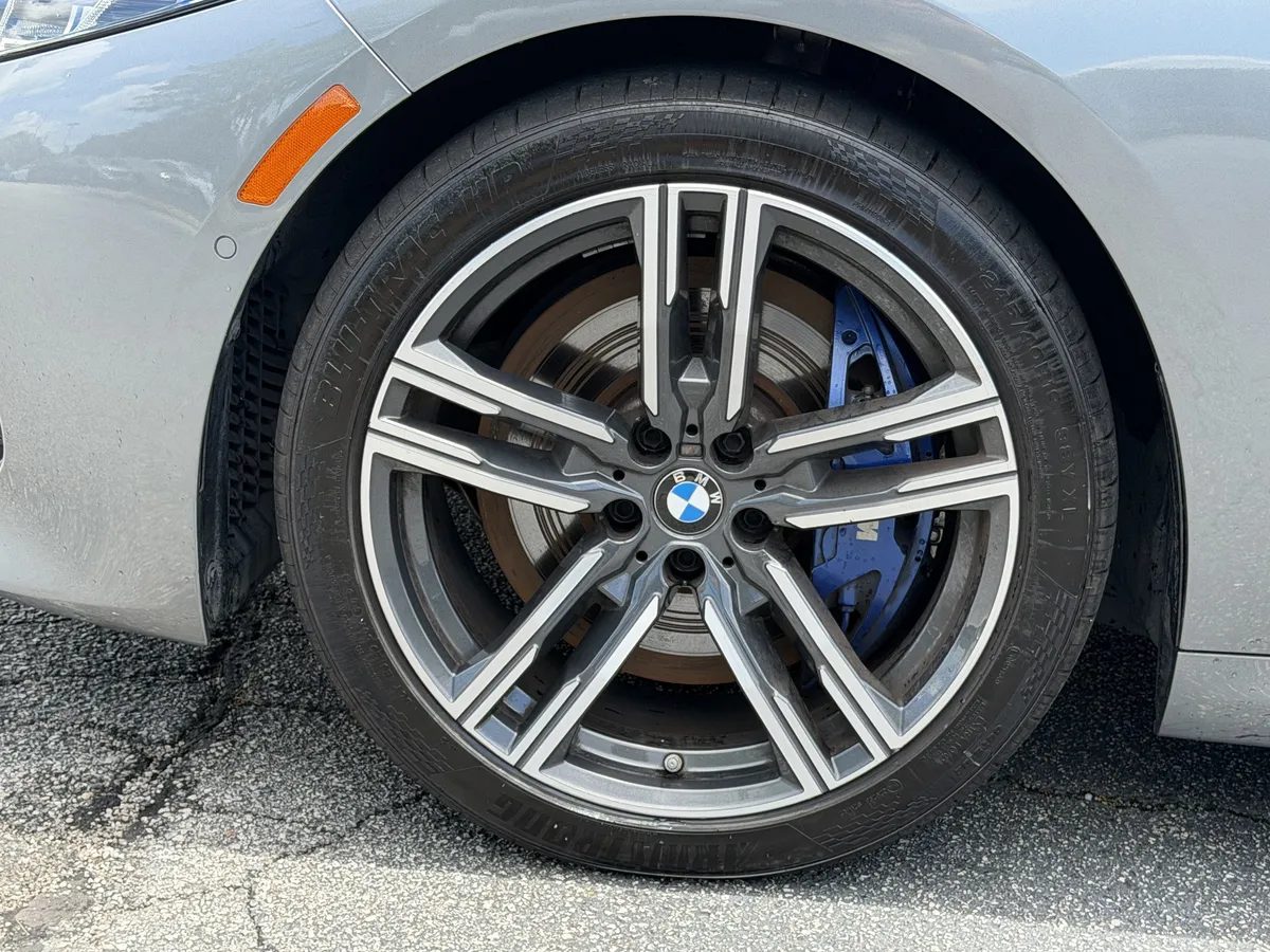 2025 BMW 8 Series 840i thumbnail 27