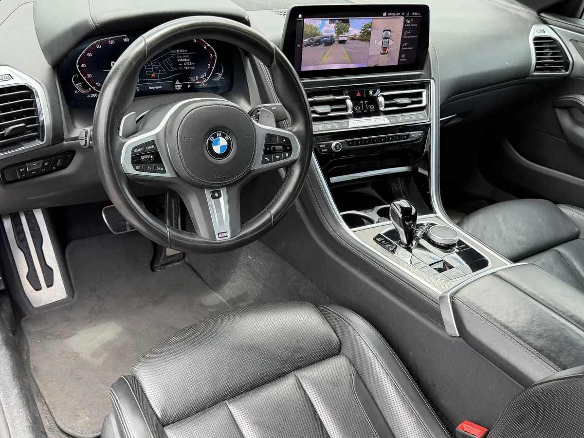 2025 BMW 8 Series 840i thumbnail 3