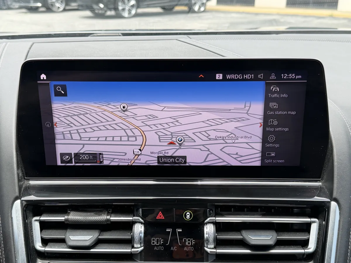 2025 BMW 8 Series 840i thumbnail 5