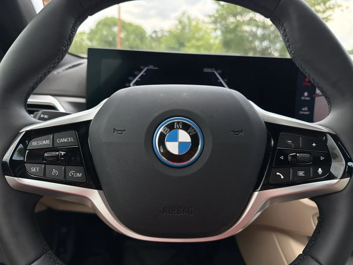 2025 BMW i4 eDrive40 thumbnail 10