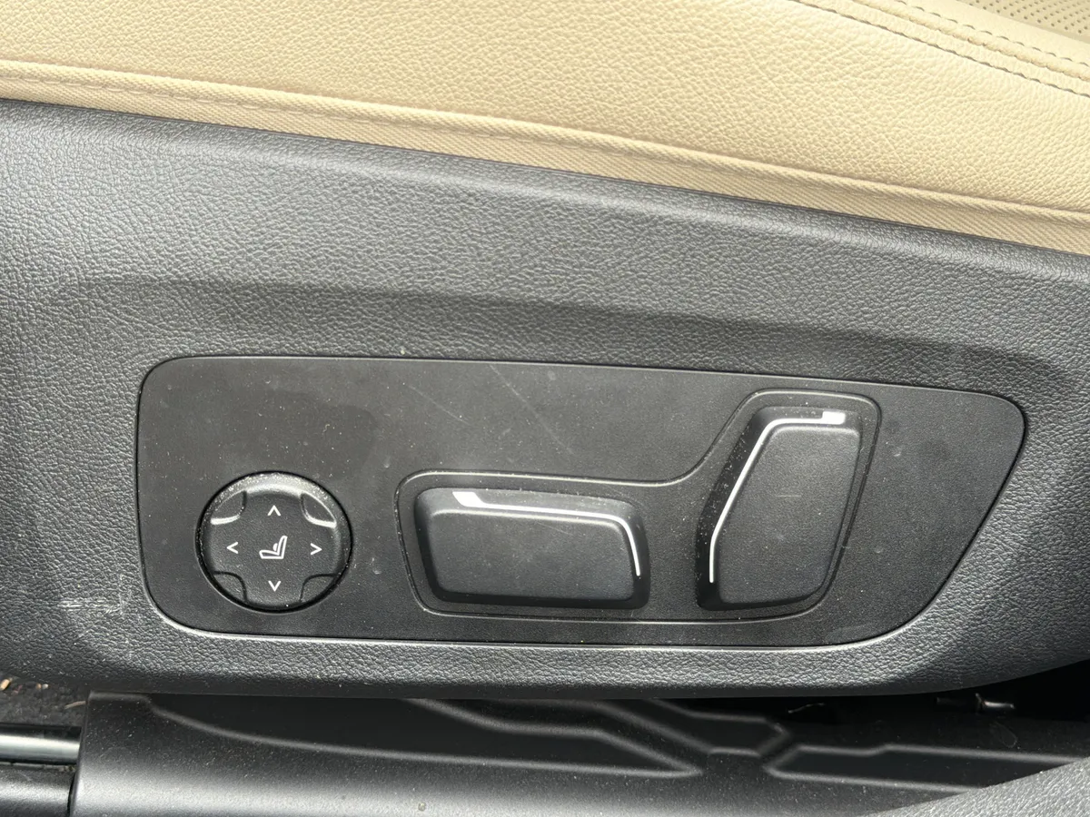 2025 BMW i4 eDrive40 thumbnail 17