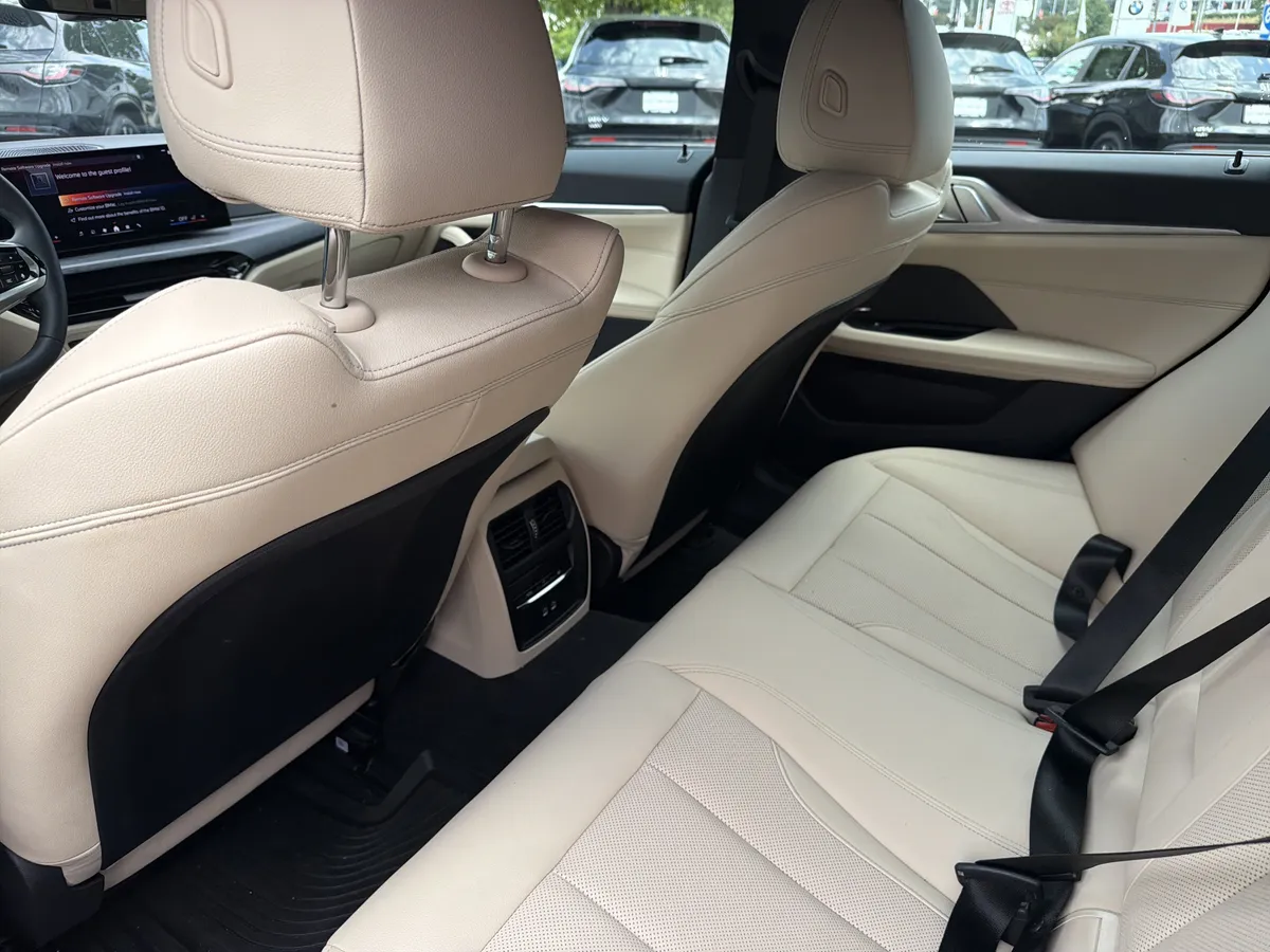2025 BMW i4 eDrive40 thumbnail 19