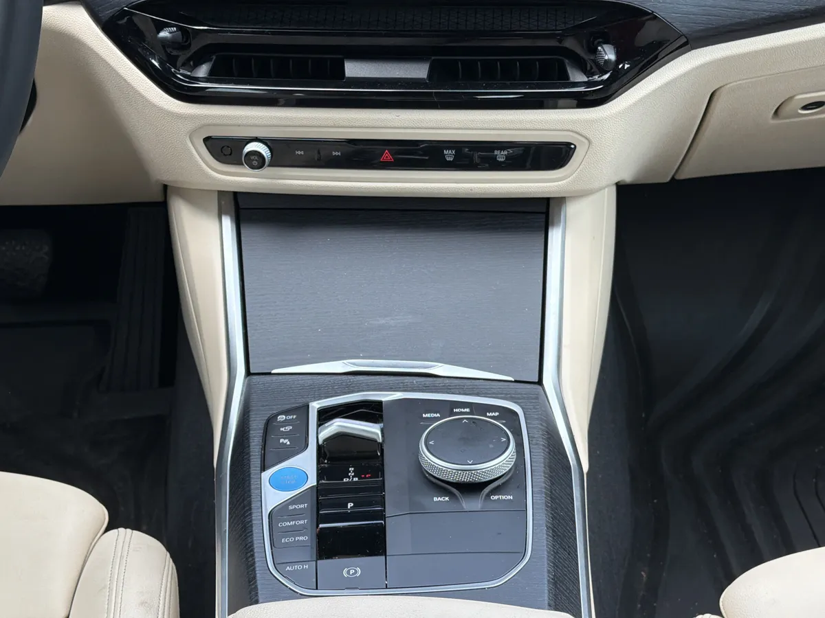 2025 BMW i4 eDrive40 thumbnail 4