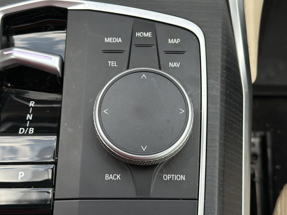 2025 BMW i4 eDrive40 thumbnail 6
