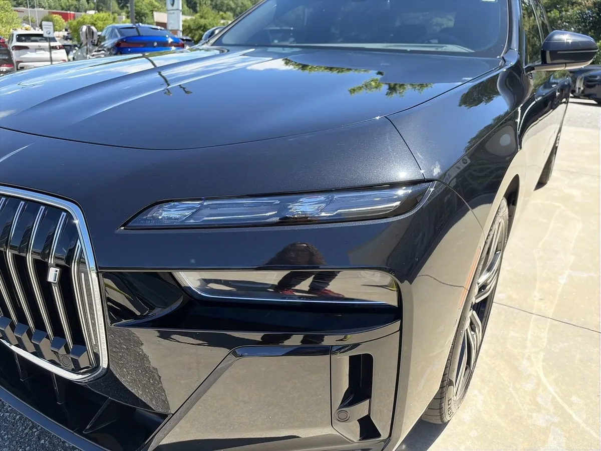 2025 BMW i7 eDrive50 thumbnail 11