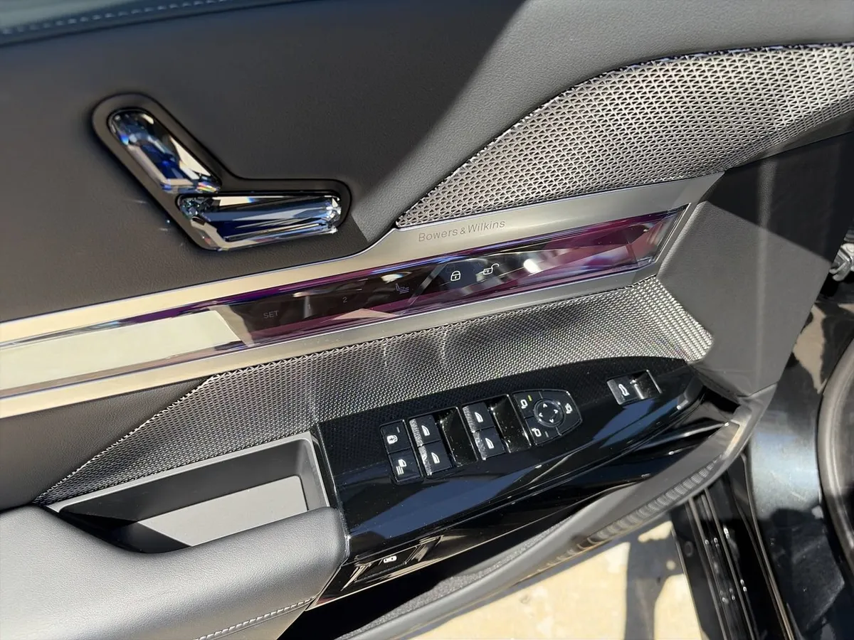 2025 BMW i7 eDrive50 thumbnail 16