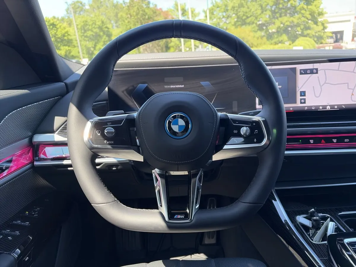 2025 BMW i7 eDrive50 thumbnail 18