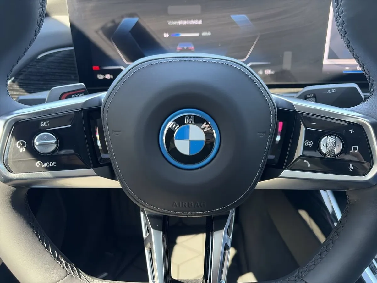 2025 BMW i7 eDrive50 thumbnail 19