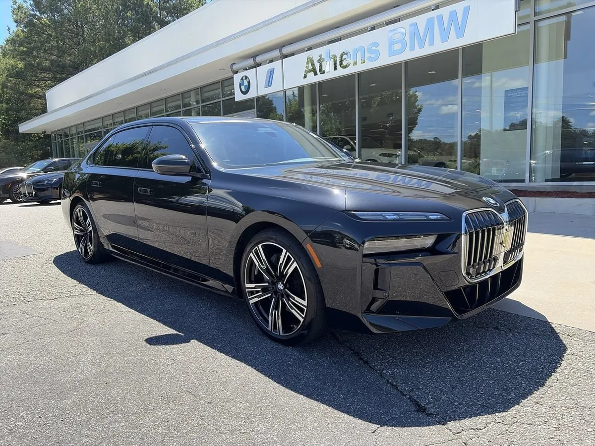 2025 BMW i7 eDrive50 thumbnail 2
