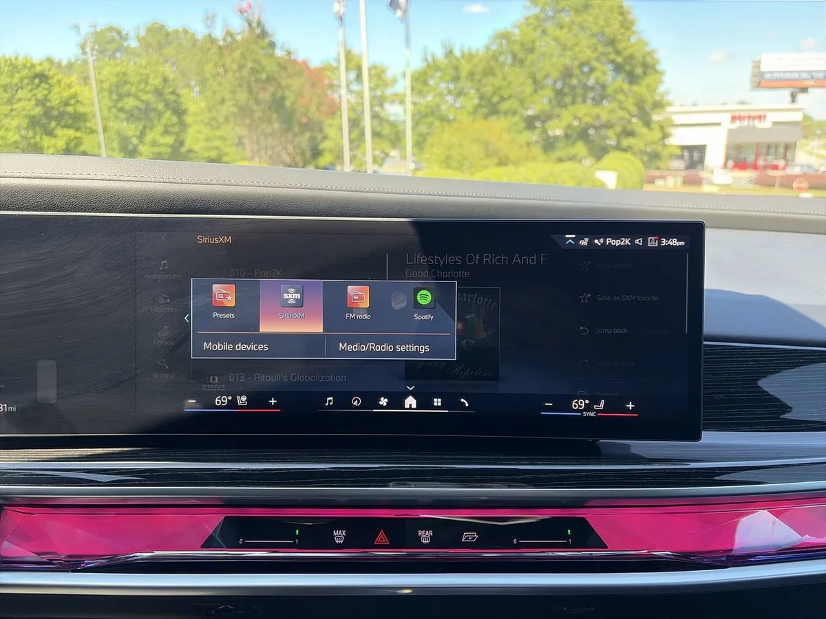 2025 BMW i7 eDrive50 thumbnail 21