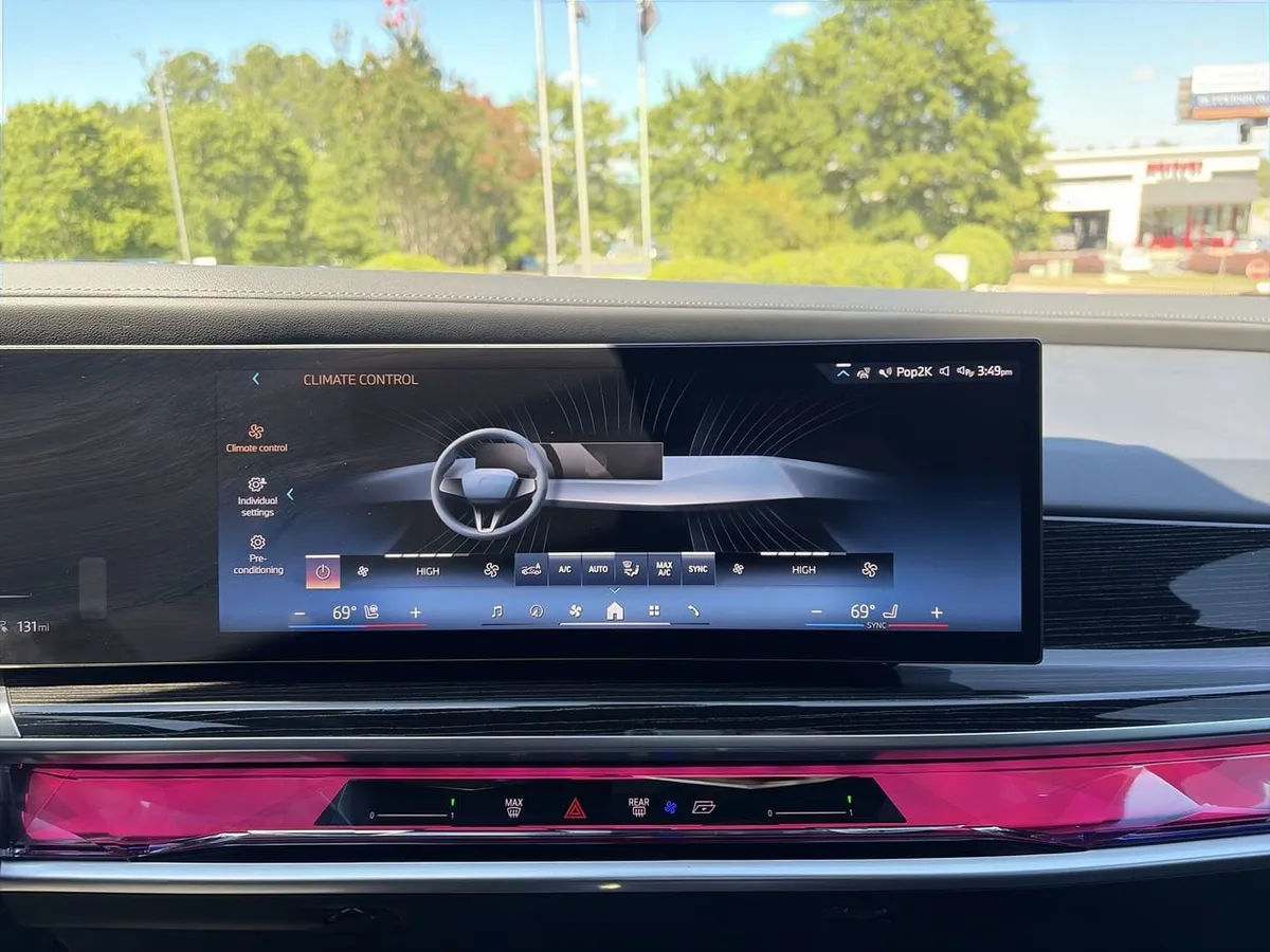 2025 BMW i7 eDrive50 thumbnail 24