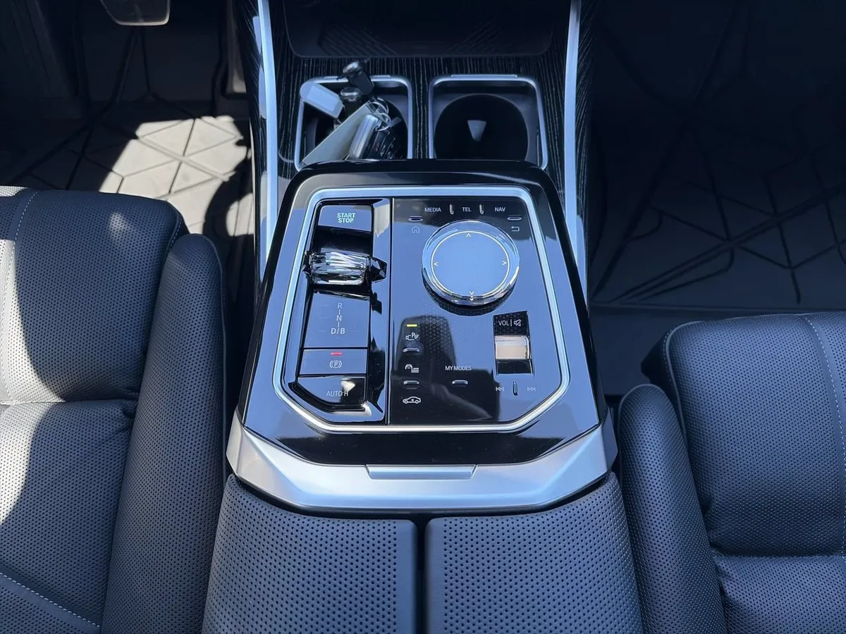 2025 BMW i7 eDrive50 thumbnail 25