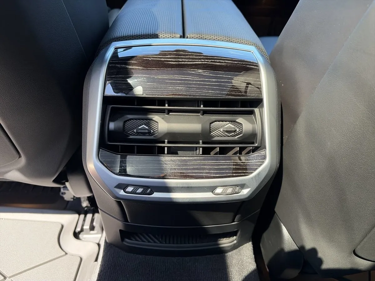 2025 BMW i7 eDrive50 thumbnail 28