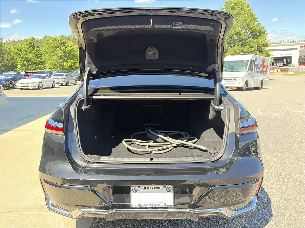 2025 BMW i7 eDrive50 thumbnail 32
