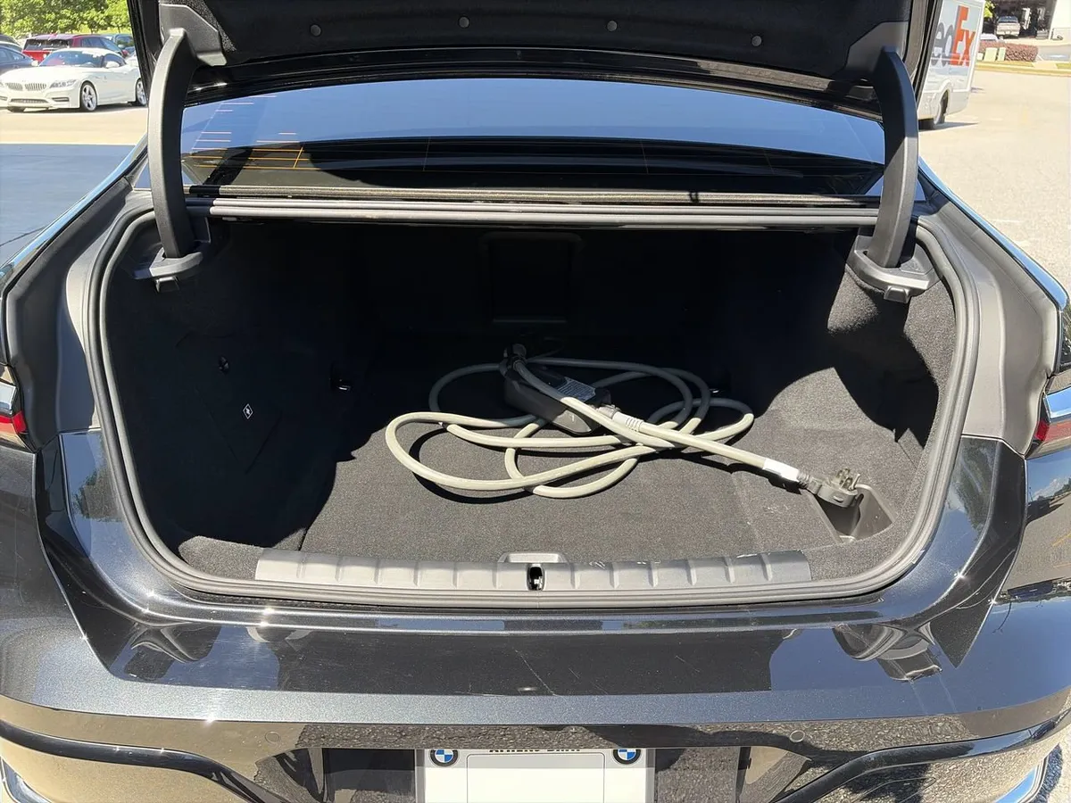 2025 BMW i7 eDrive50 thumbnail 34