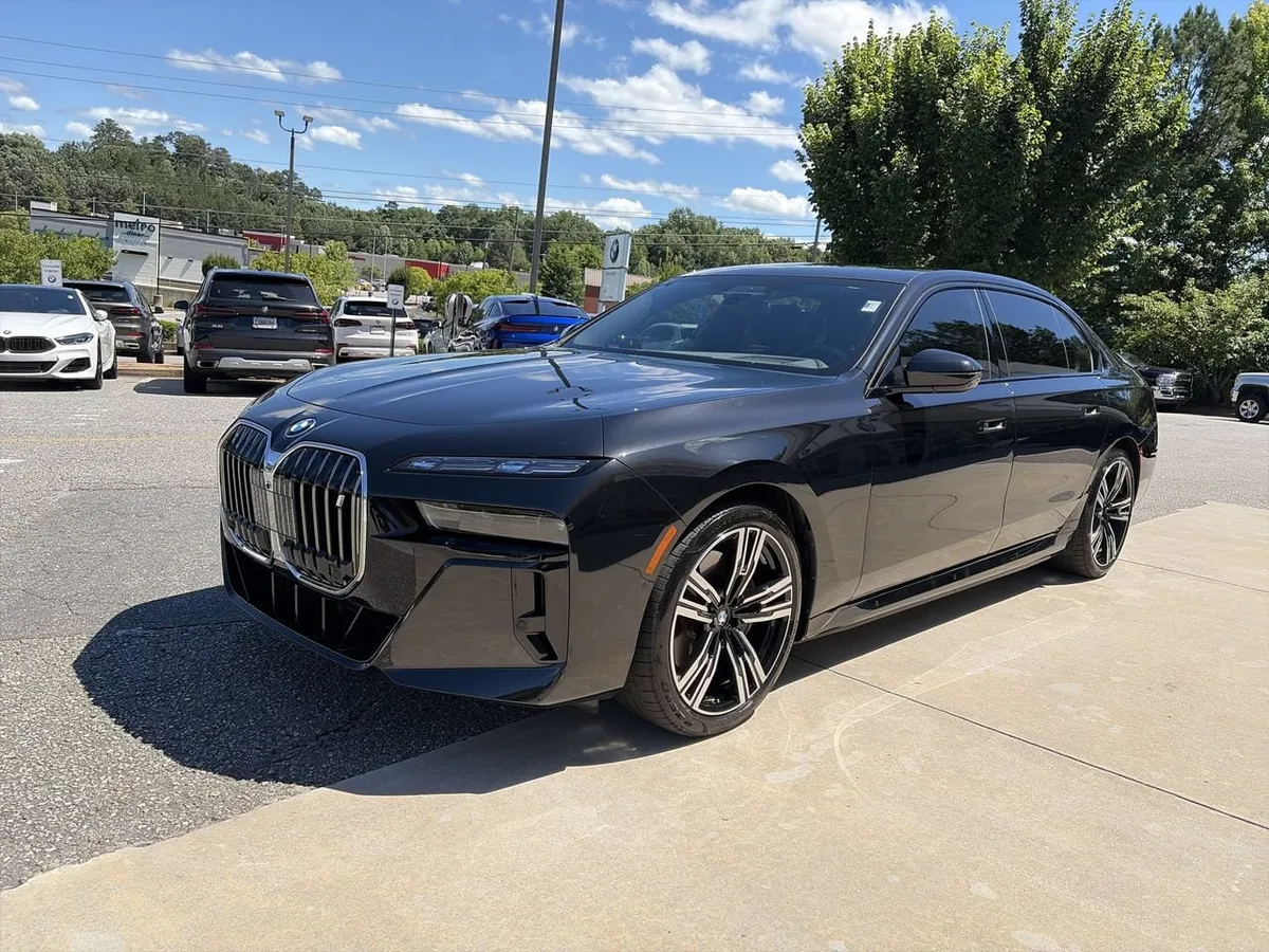2025 BMW i7 eDrive50 thumbnail 4