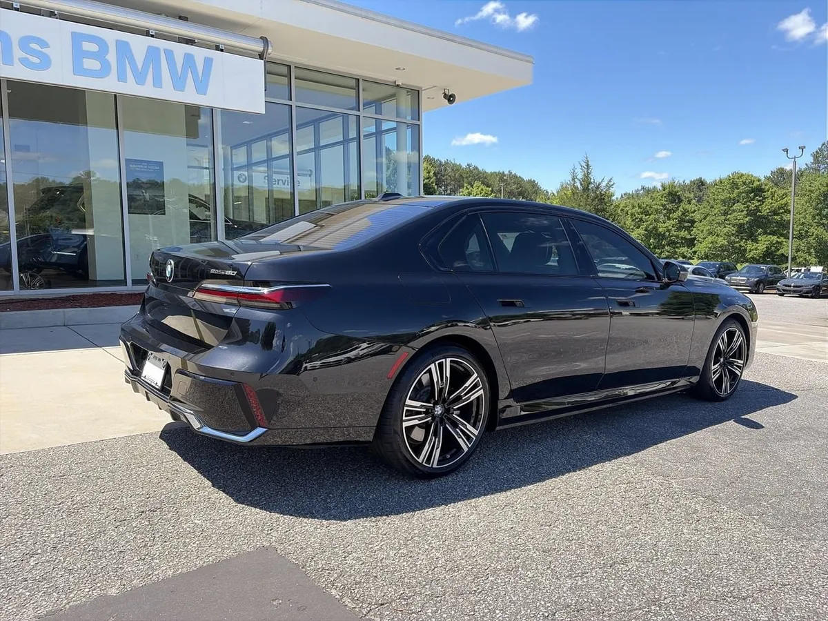 2025 BMW i7 eDrive50 thumbnail 8