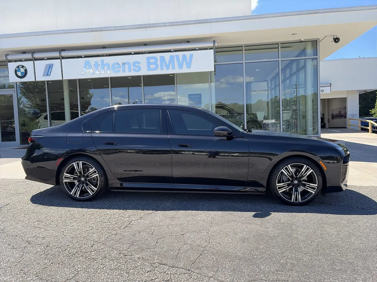 2025 BMW i7 eDrive50 thumbnail 9