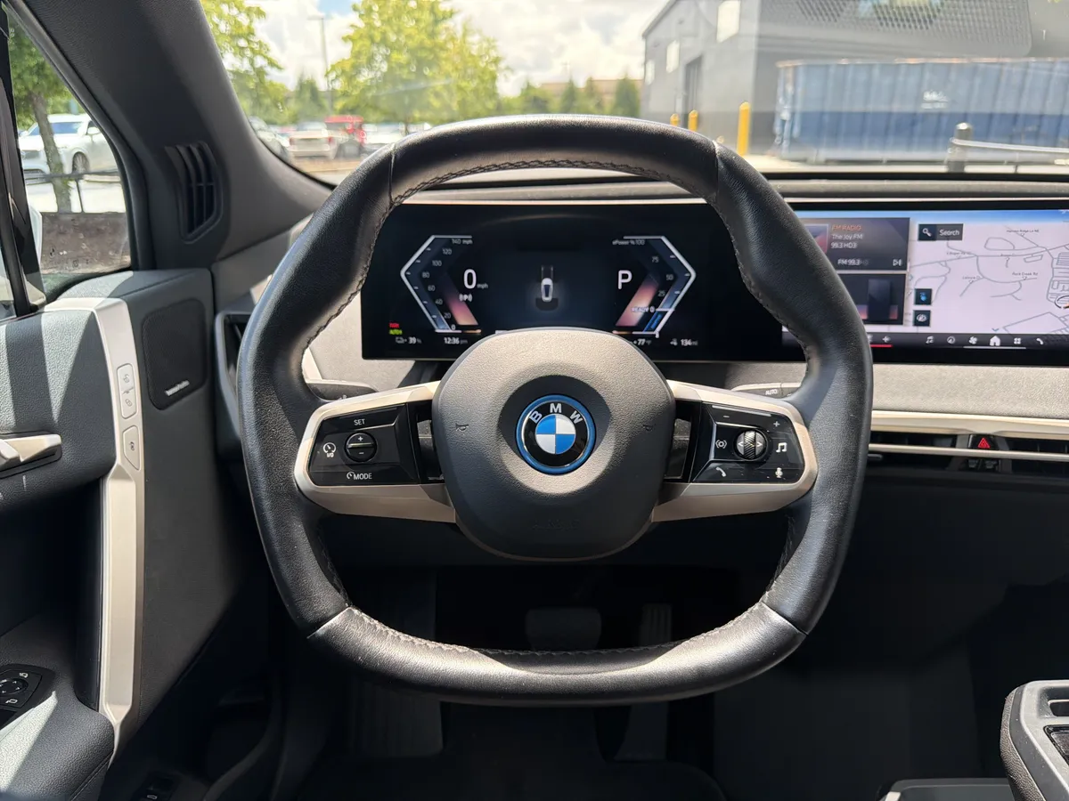 2025 BMW iX xDrive50 thumbnail 10