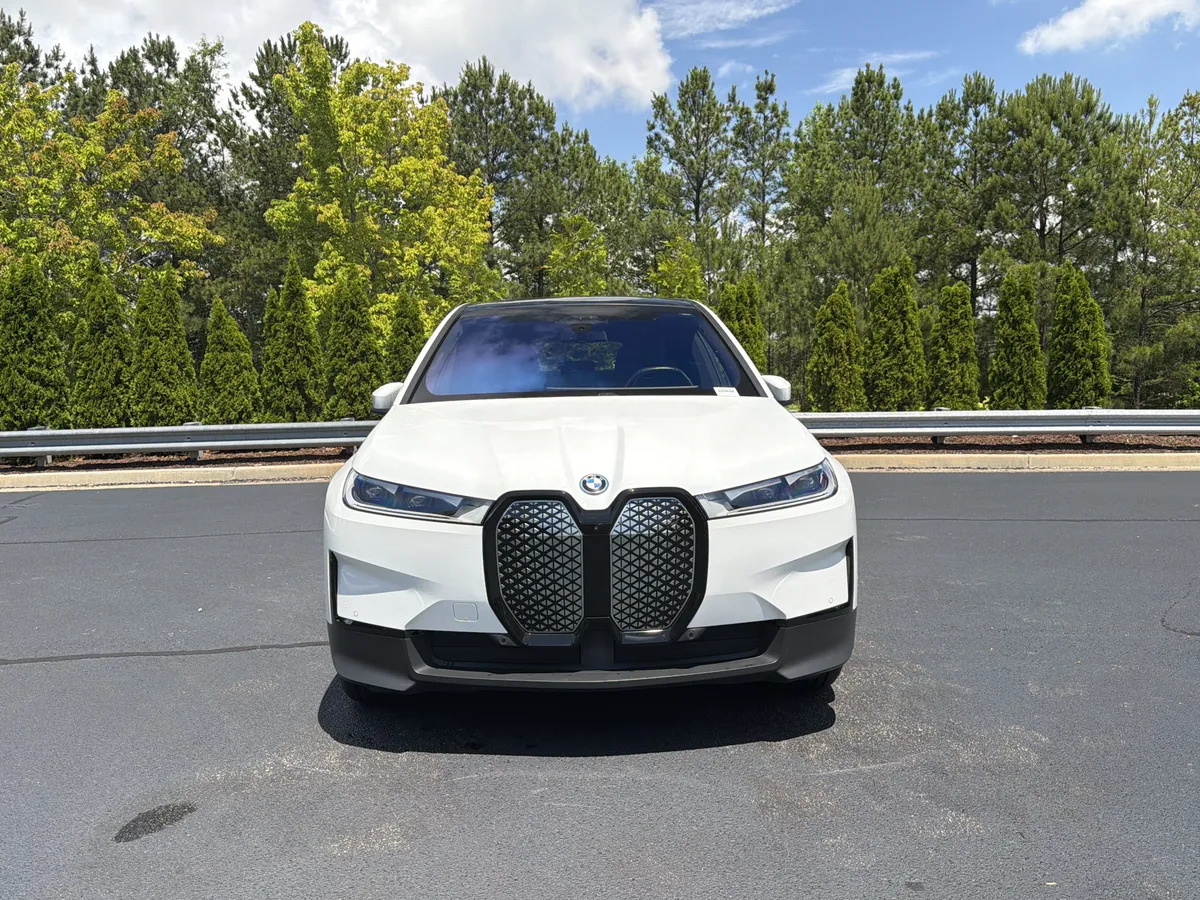 2025 BMW iX xDrive50 thumbnail 12