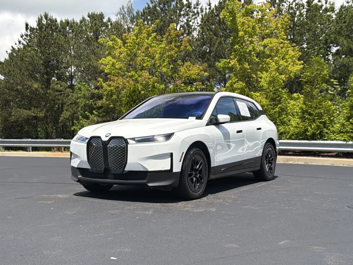 2025 BMW iX xDrive50 thumbnail 13