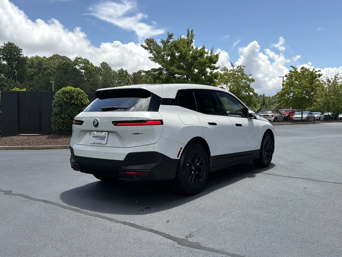 2025 BMW iX xDrive50 thumbnail 2