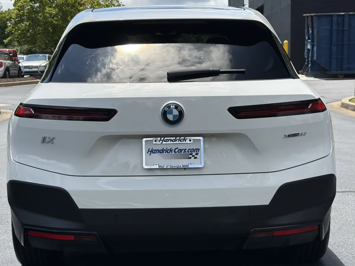 2025 BMW iX xDrive50 thumbnail 22