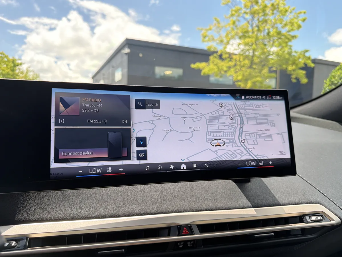 2025 BMW iX xDrive50 thumbnail 35