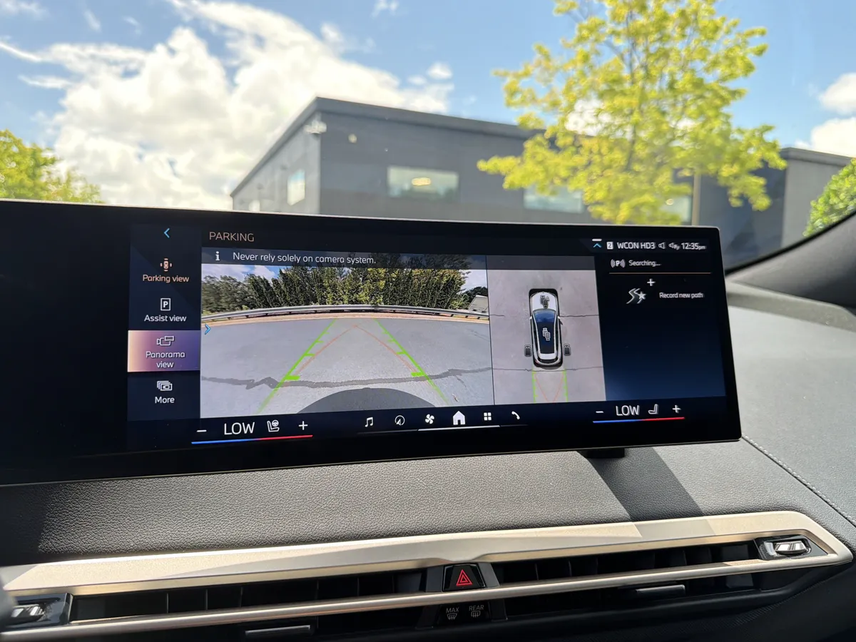 2025 BMW iX xDrive50 thumbnail 36