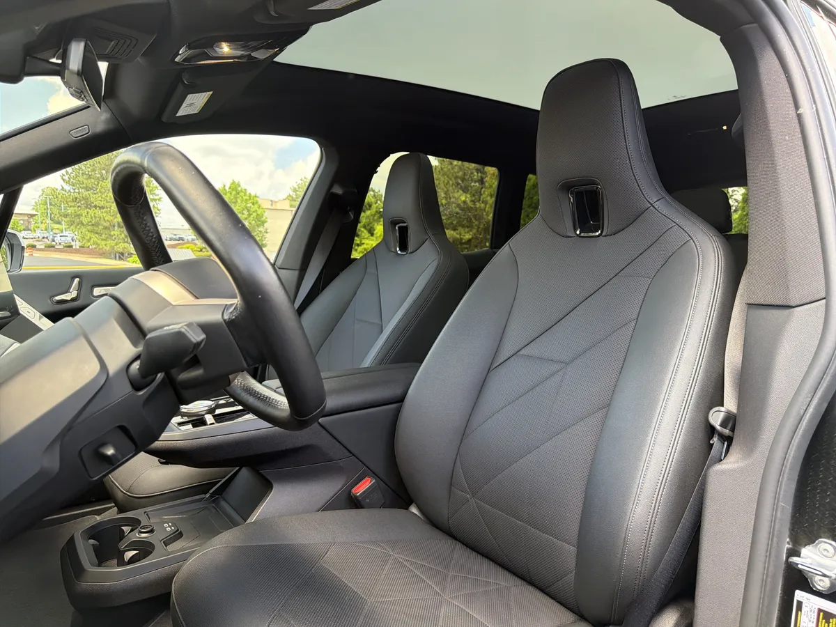 2025 BMW iX xDrive50 thumbnail 6