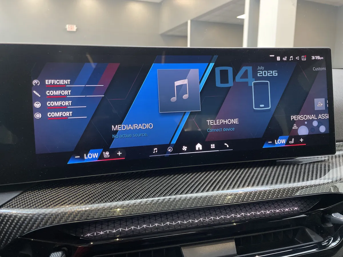 2025 BMW M2 thumbnail 25