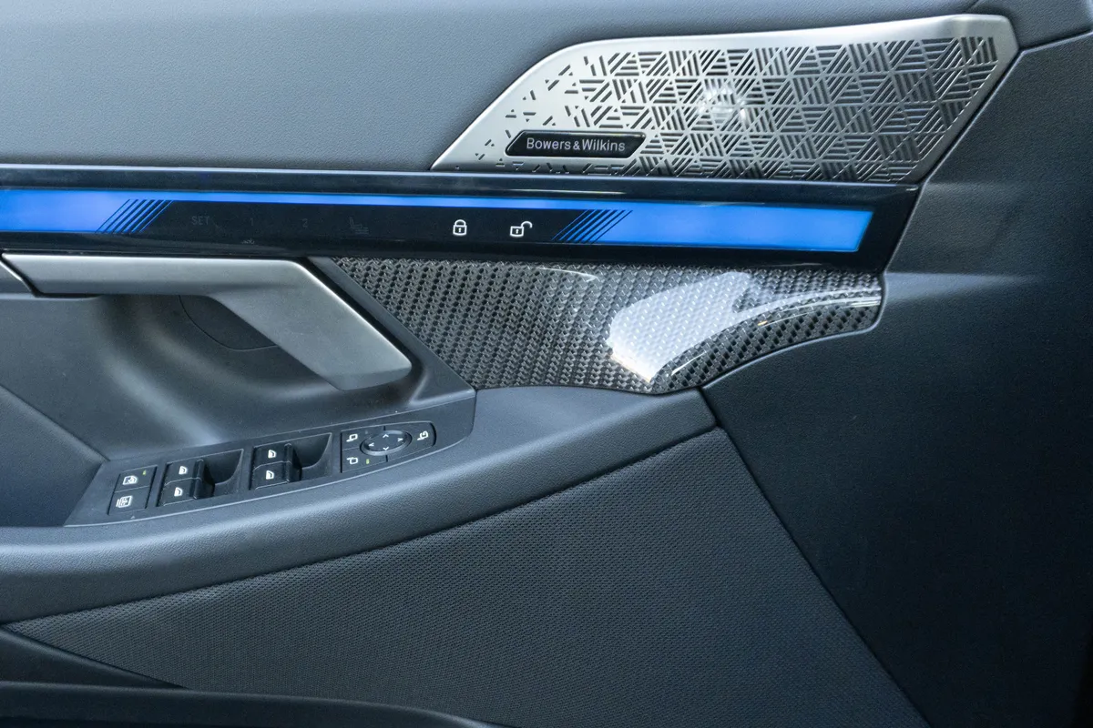 2025 BMW M5 thumbnail 14
