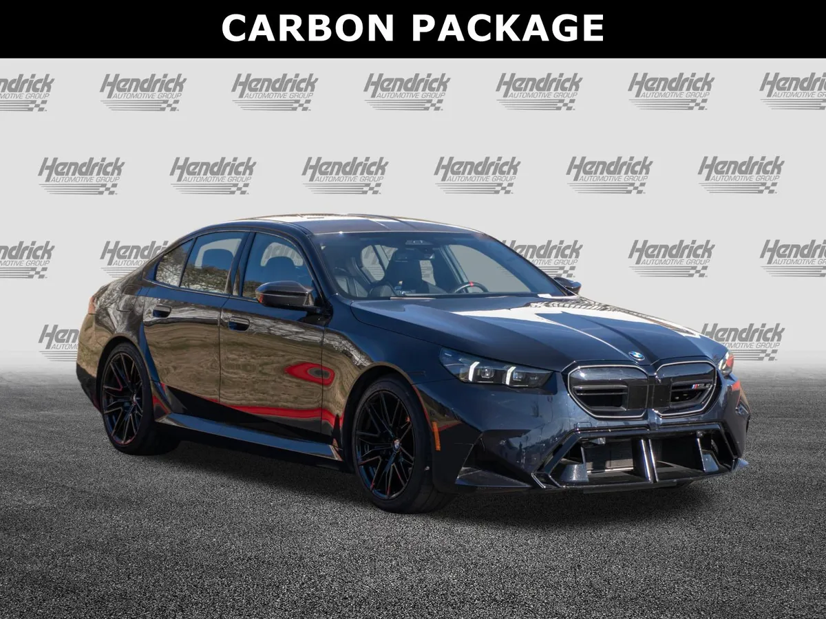 2025 BMW M5 thumbnail 2