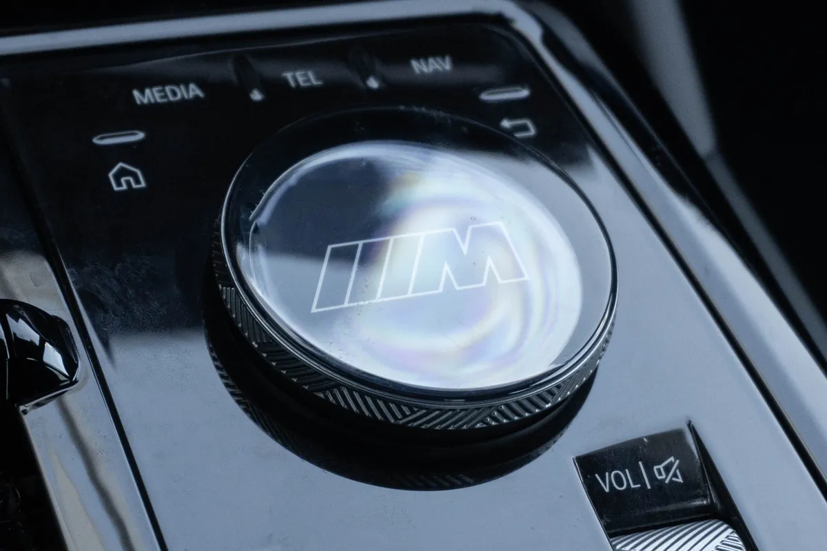 2025 BMW M5 thumbnail 25