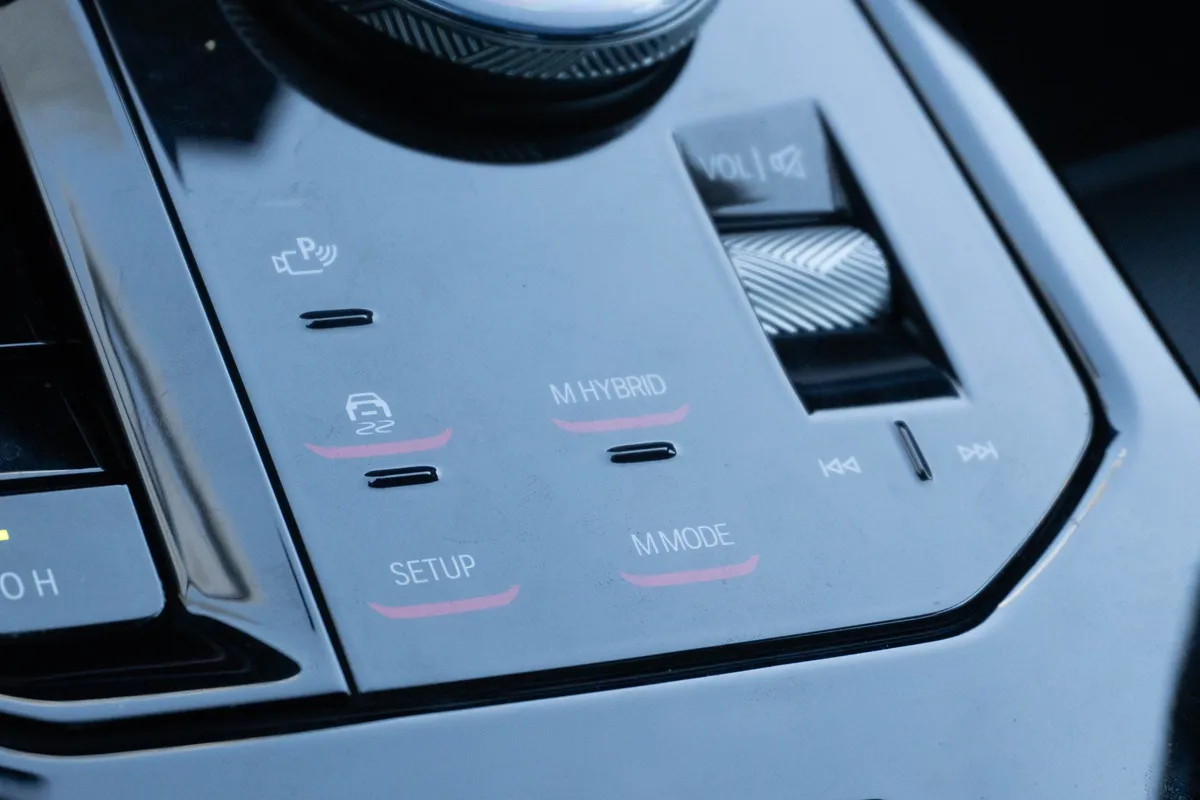 2025 BMW M5 thumbnail 27