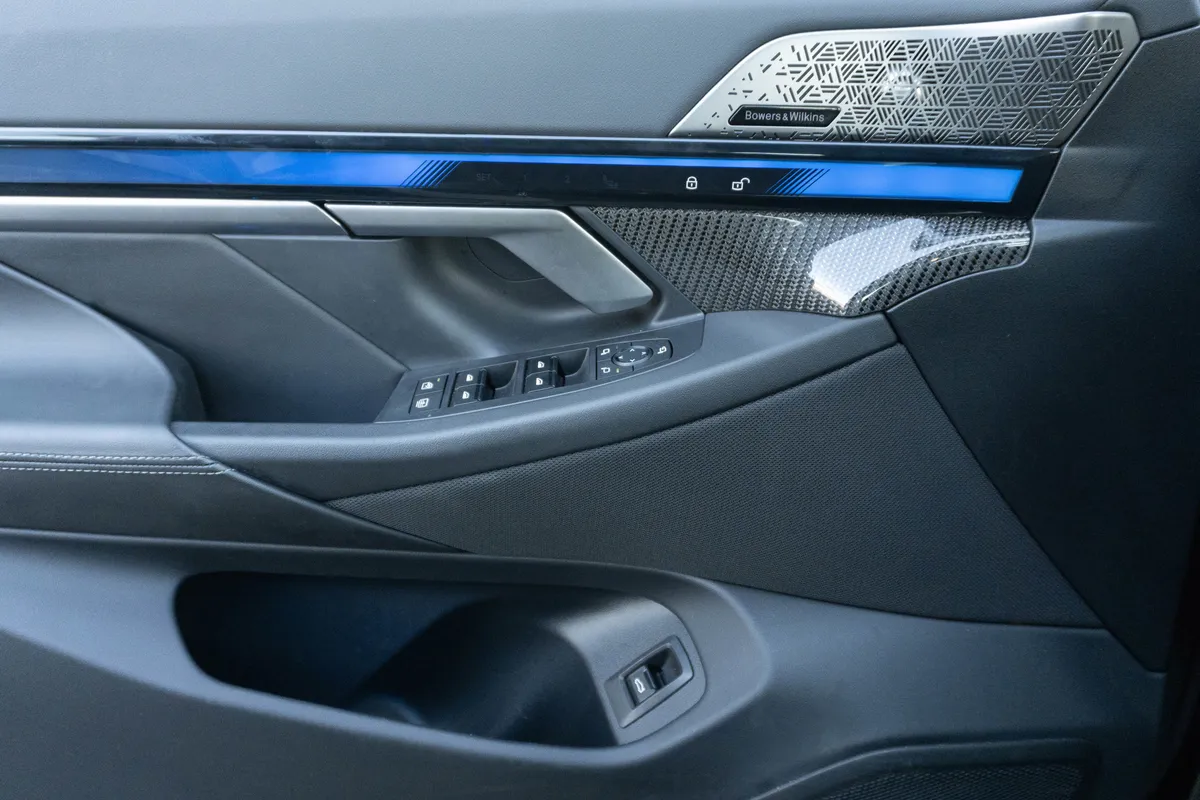 2025 BMW M5 thumbnail 28