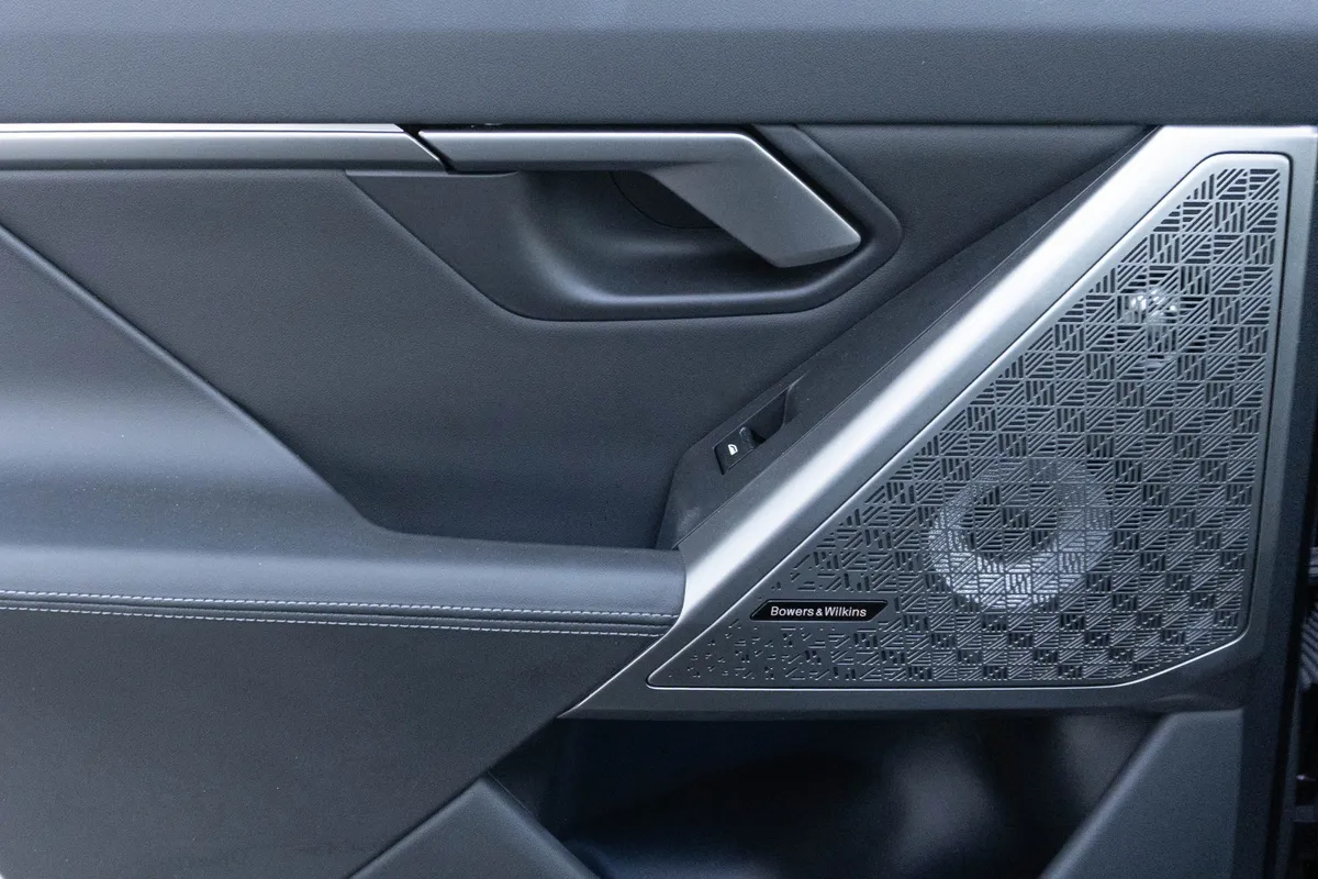 2025 BMW M5 thumbnail 30