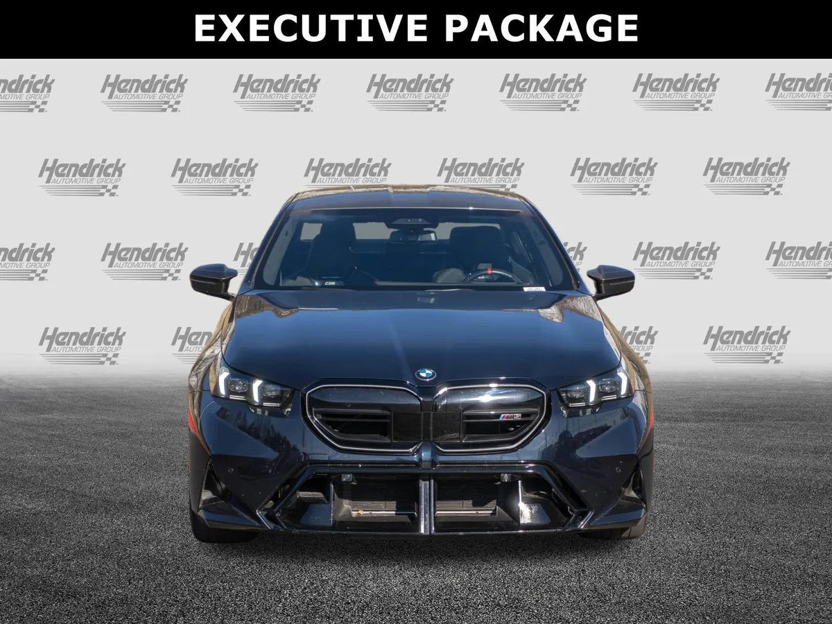 2025 BMW M5 thumbnail 4