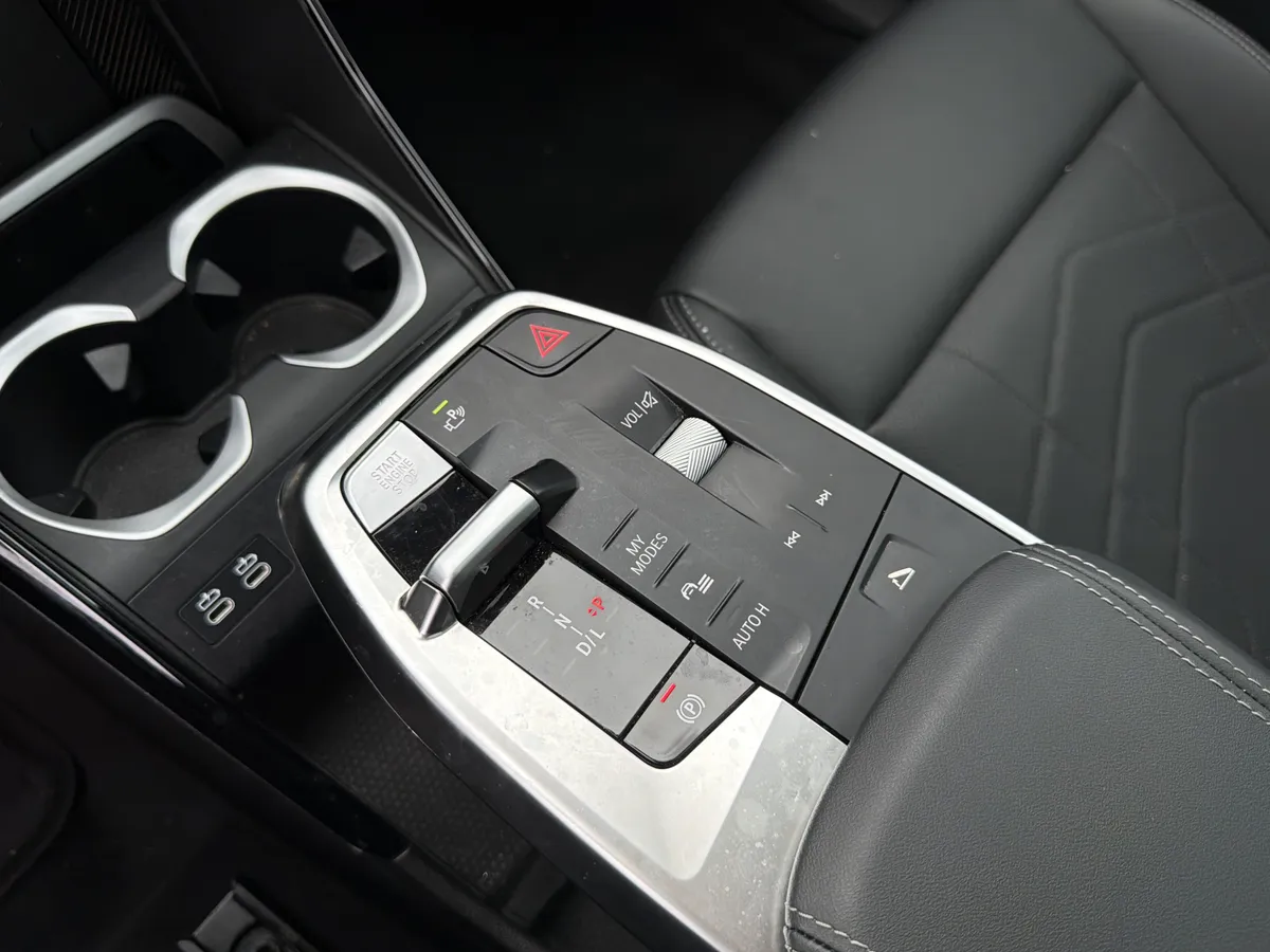 2025 BMW X1 xDrive28i thumbnail 21
