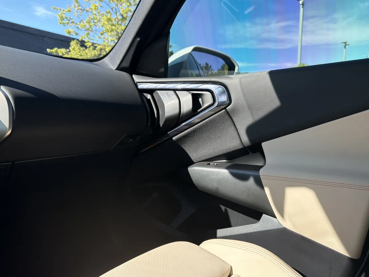 2025 BMW X3 30 xDrive thumbnail 18