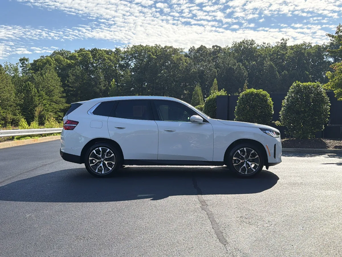 2025 BMW X3 30 xDrive thumbnail 2