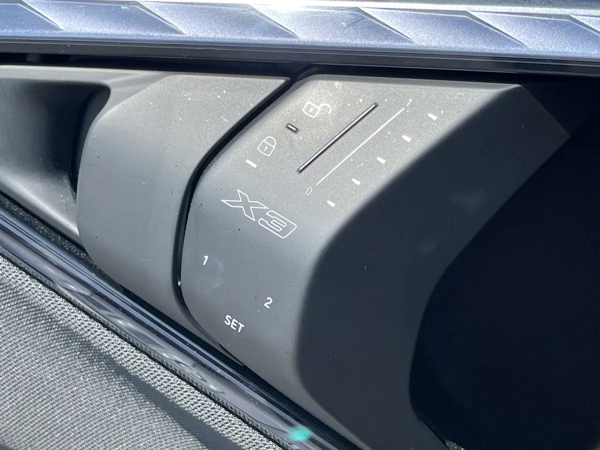2025 BMW X3 30 xDrive thumbnail 14