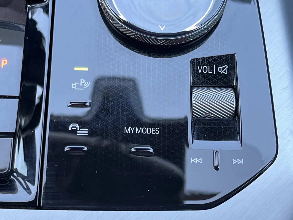 2025 BMW X3 30 xDrive thumbnail 8