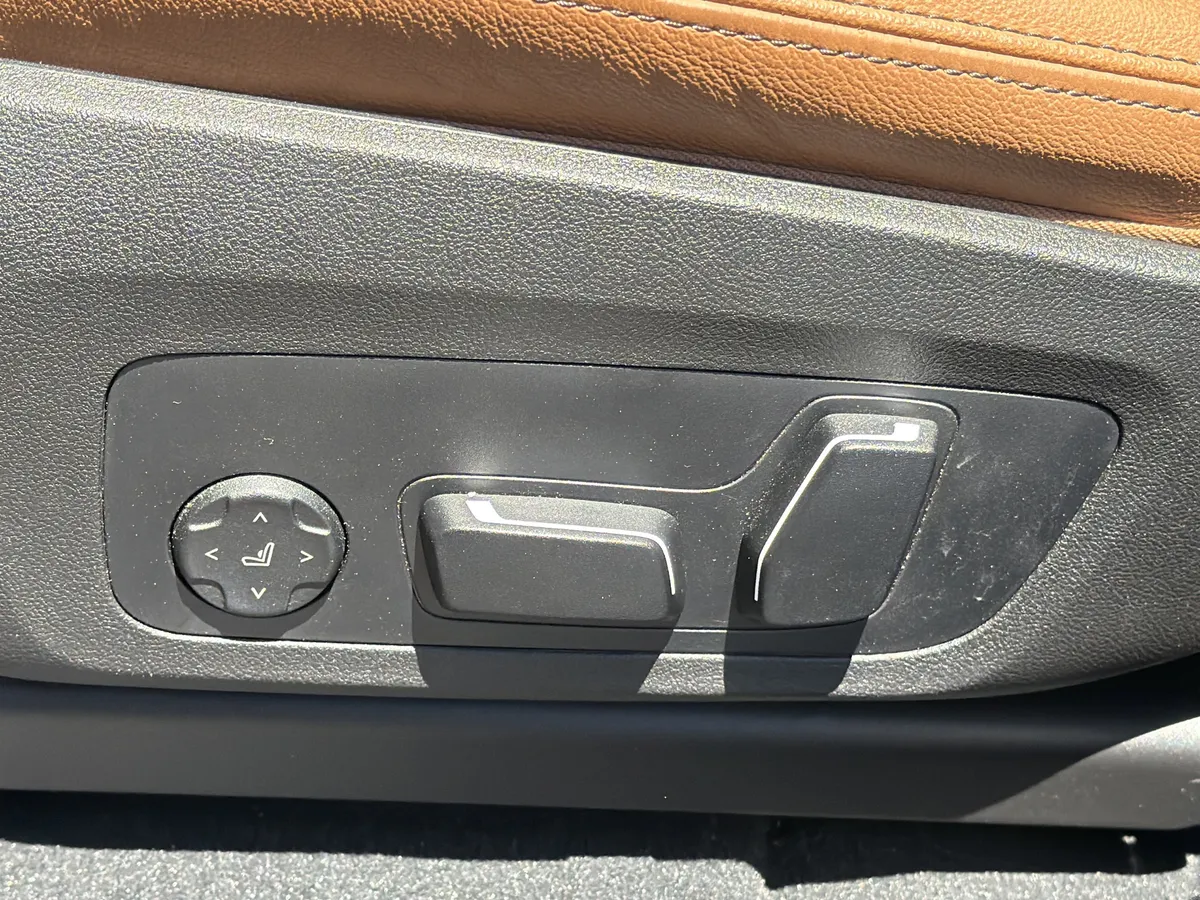 2025 BMW X4 xDrive30i thumbnail 19